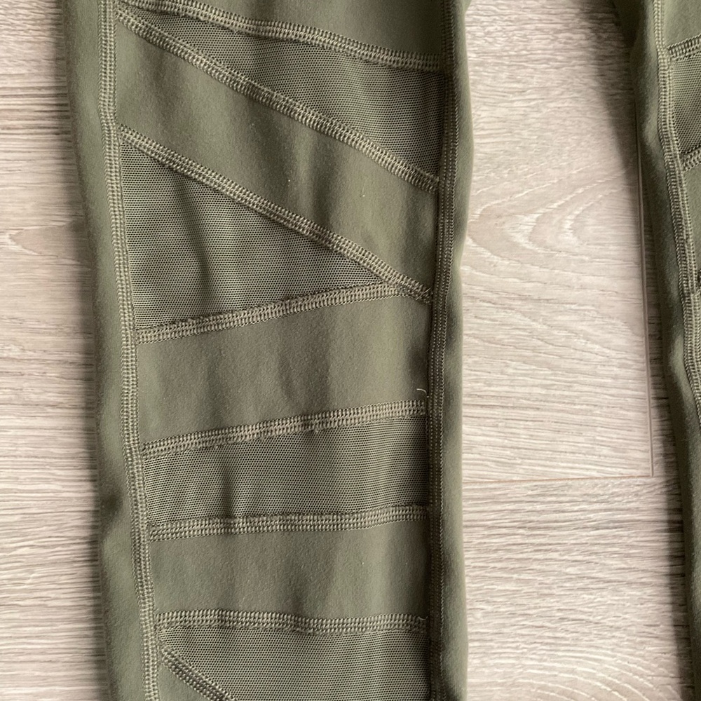 Lululemon mesh panel leggings - Picture 6 of 9